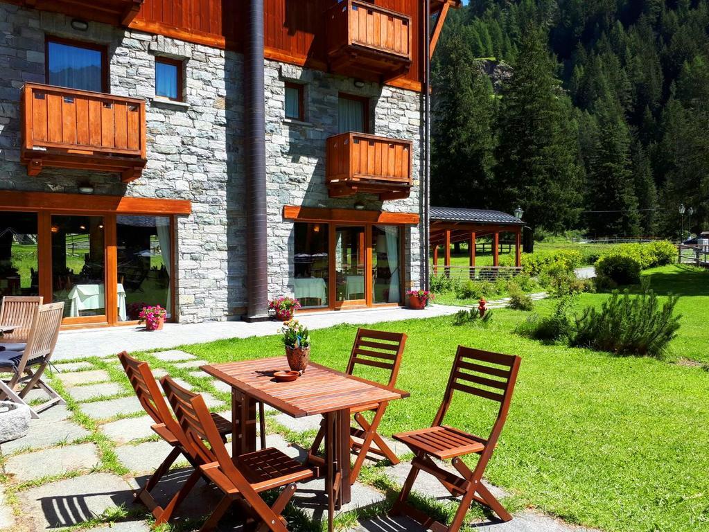 Le Rocher Hotel Champoluc Eksteriør bilde